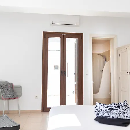 Depis Place And Apartamento Naxos City